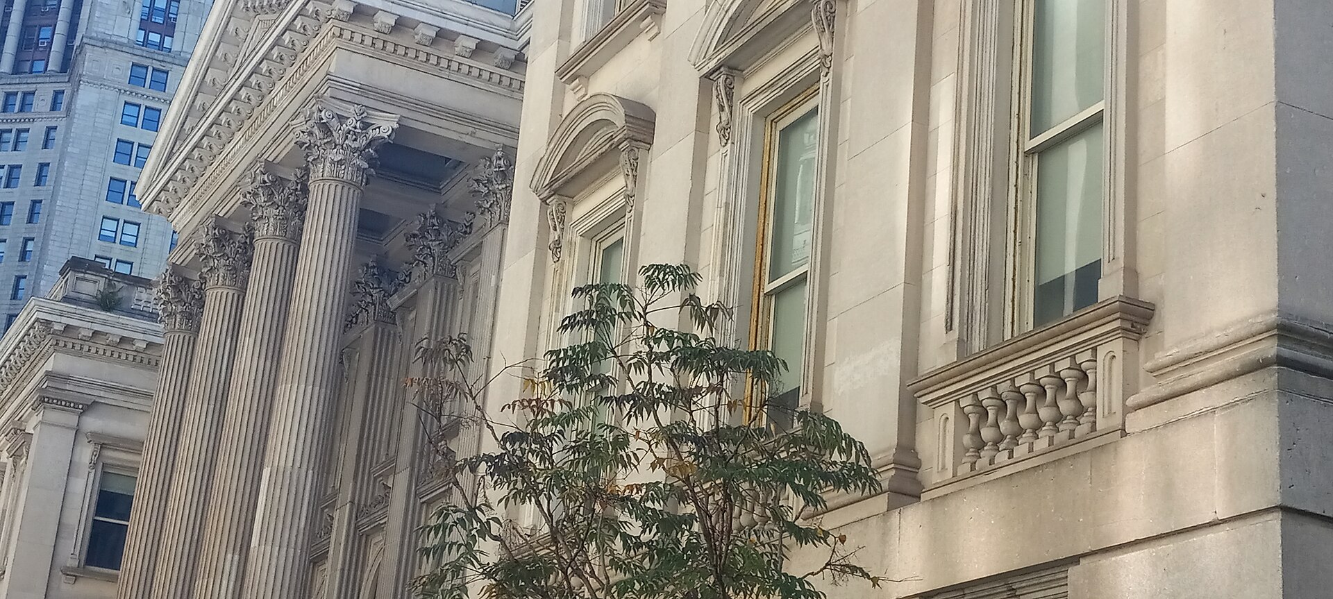 Tweed Courthouse behind City Hall Park