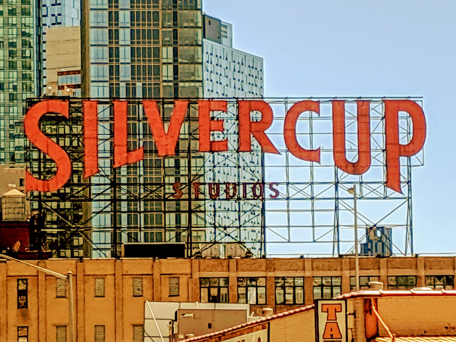 The Silvercup sign from the Queensboro Bridge side